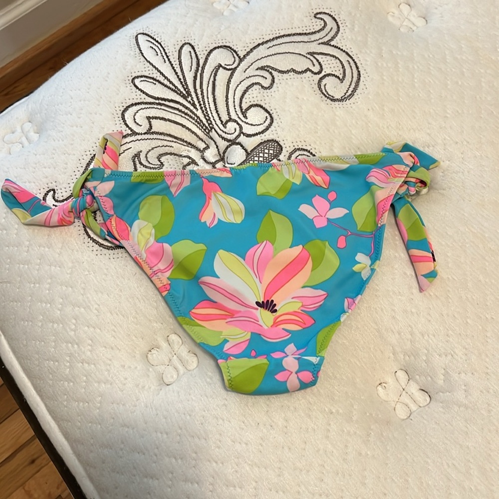 Victoria’s Secret bikini bundle - Picture 4 of 5